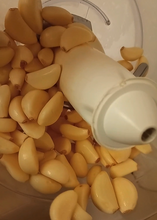 Load image into Gallery viewer, Garlic cloves
